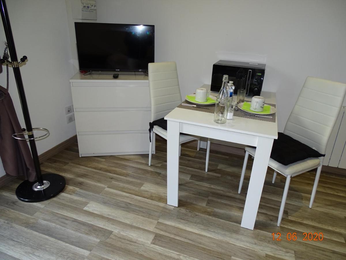 Legend- Parking Prive Gratuit- Terrasse Privee- Wifi - Convert - Alimentec Bourg-en-Bresse Exterior photo