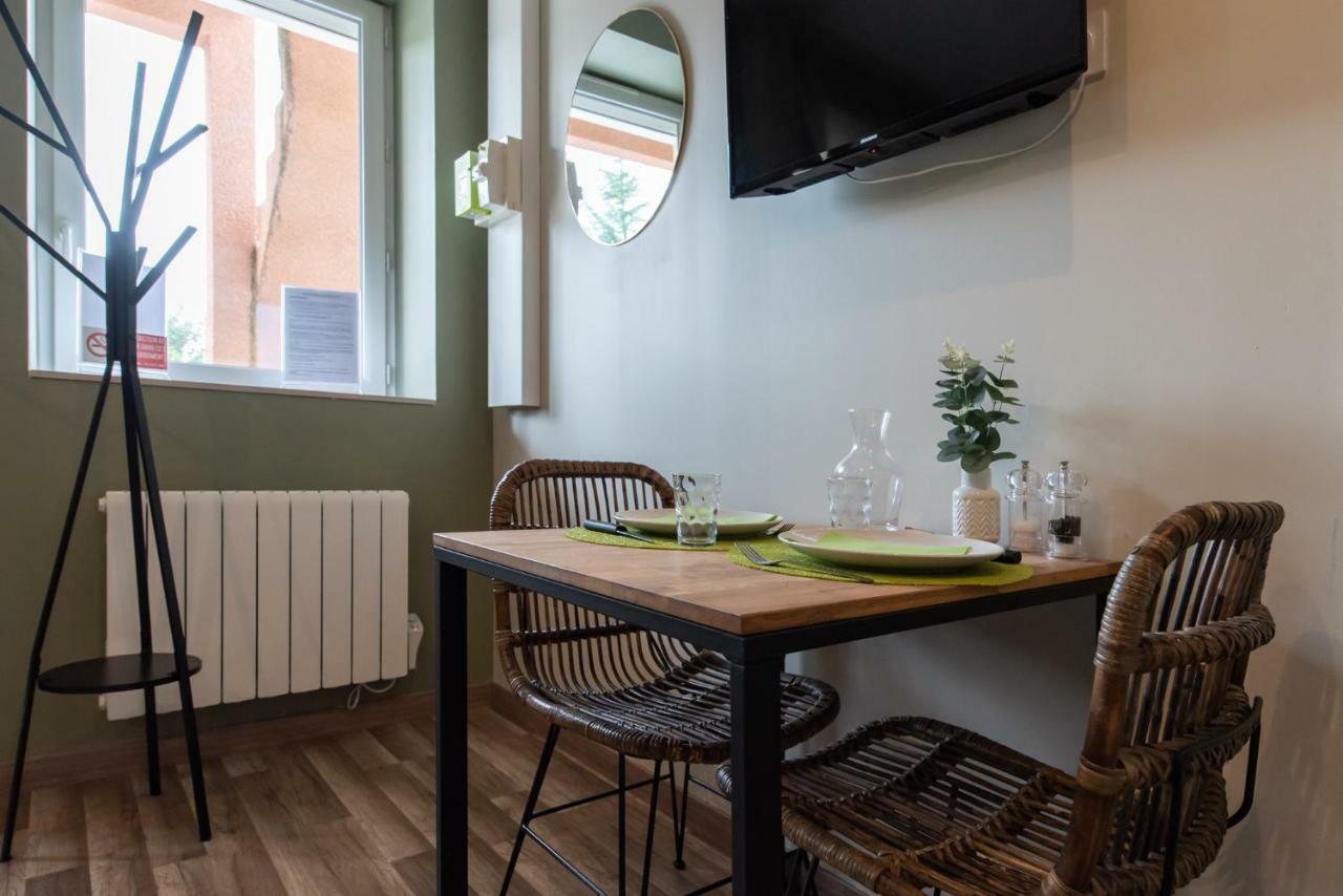 Legend- Parking Prive Gratuit- Terrasse Privee- Wifi - Convert - Alimentec Bourg-en-Bresse Exterior photo